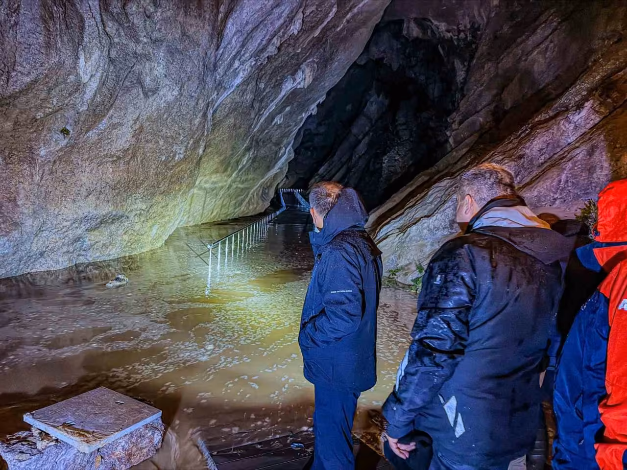 Vali Hacıbektaşoğlu, Zonguldak’taki sağanak sonrası sahada inceleme yaptı