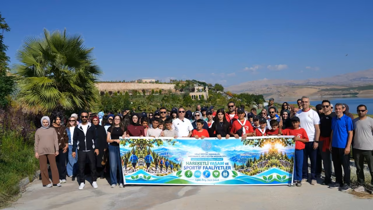 Adıyaman’da öğretmen ve öğrenciler doğa yürüyüşünde buluştu