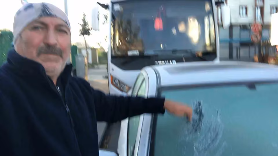 Kars sabaha buzla uyandı: Eksi 7 derecede araçların camları dondu