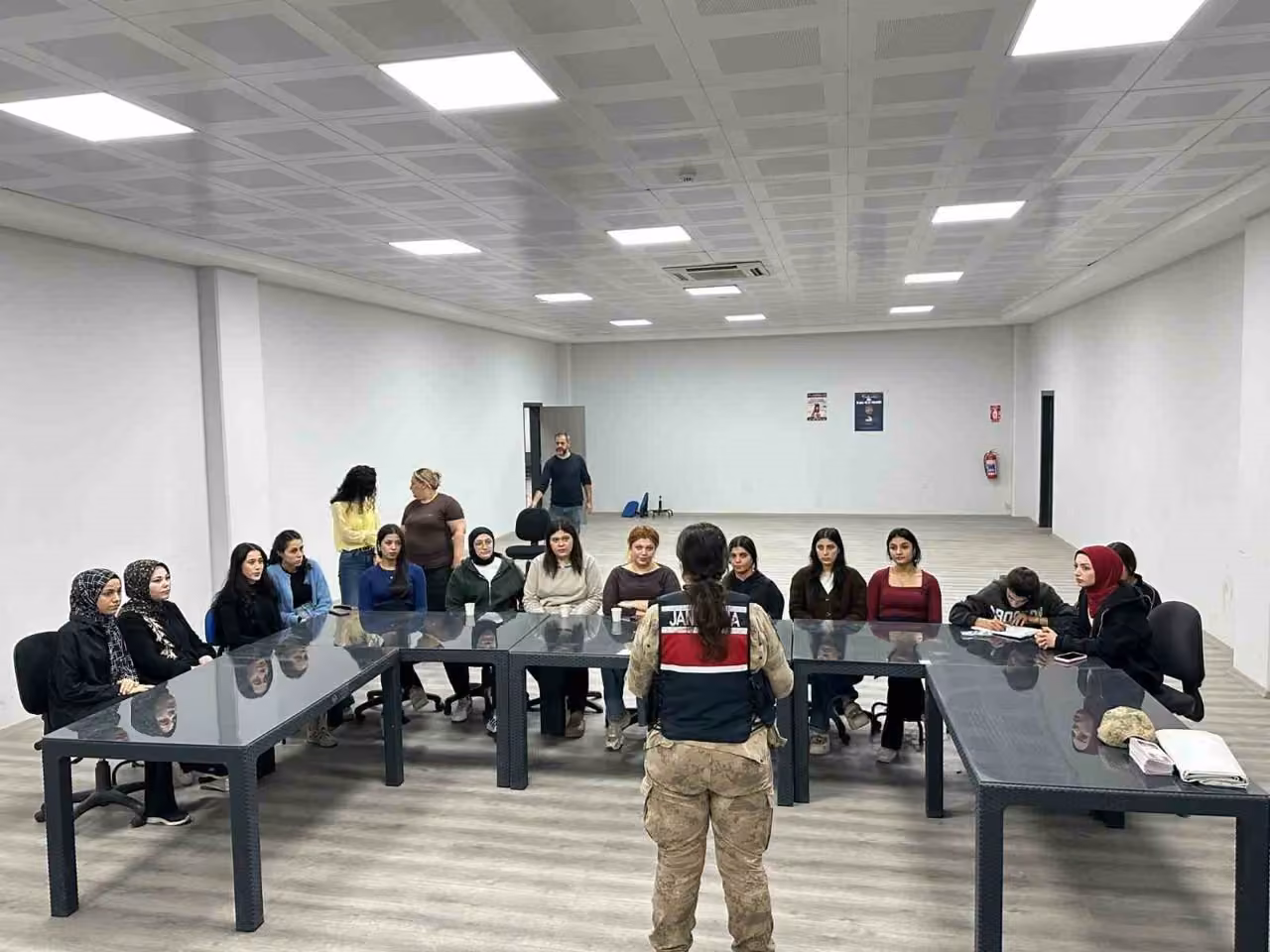 Kilis’te jandarmadan kadına yönelik şiddetle mücadele bilgilendirmesi