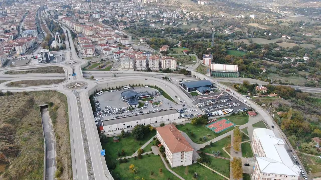 Tosya Belediyesi’nin ilçenin çehresini değiştiren projeleri için görkemli açılış töreni