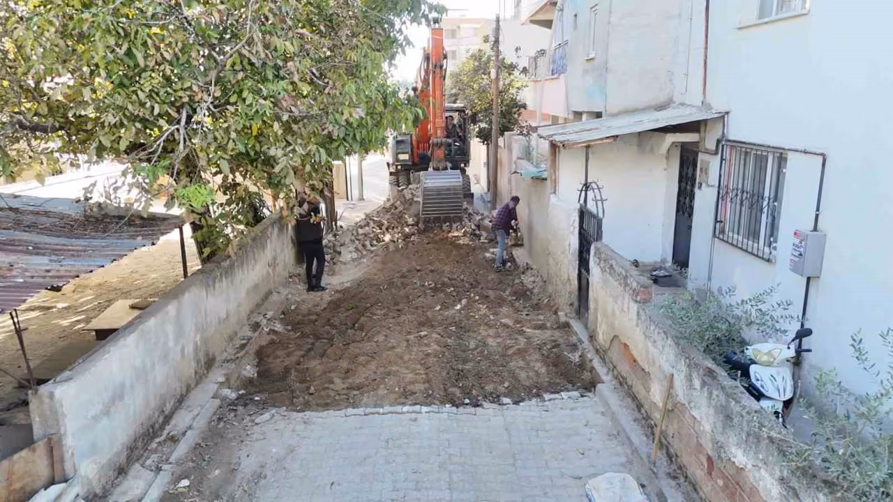Nazilli Yeşil Mahalle’de yol yenileme çalışmaları başladı