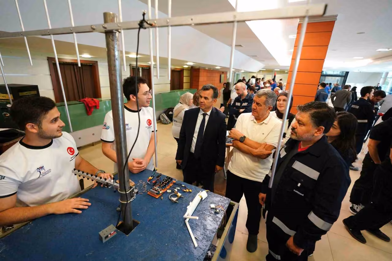 Geleceğin mühendisleri KARDEMİR’in üretim tesislerini gezdi