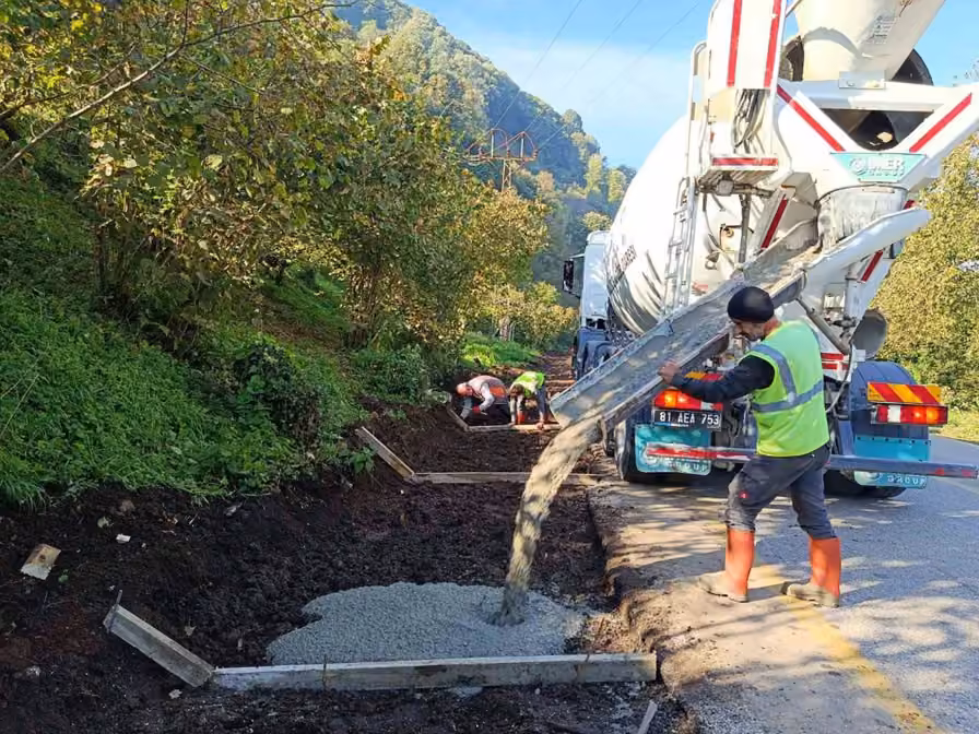 Düzce’de beton kanal çalışmaları sürüyor