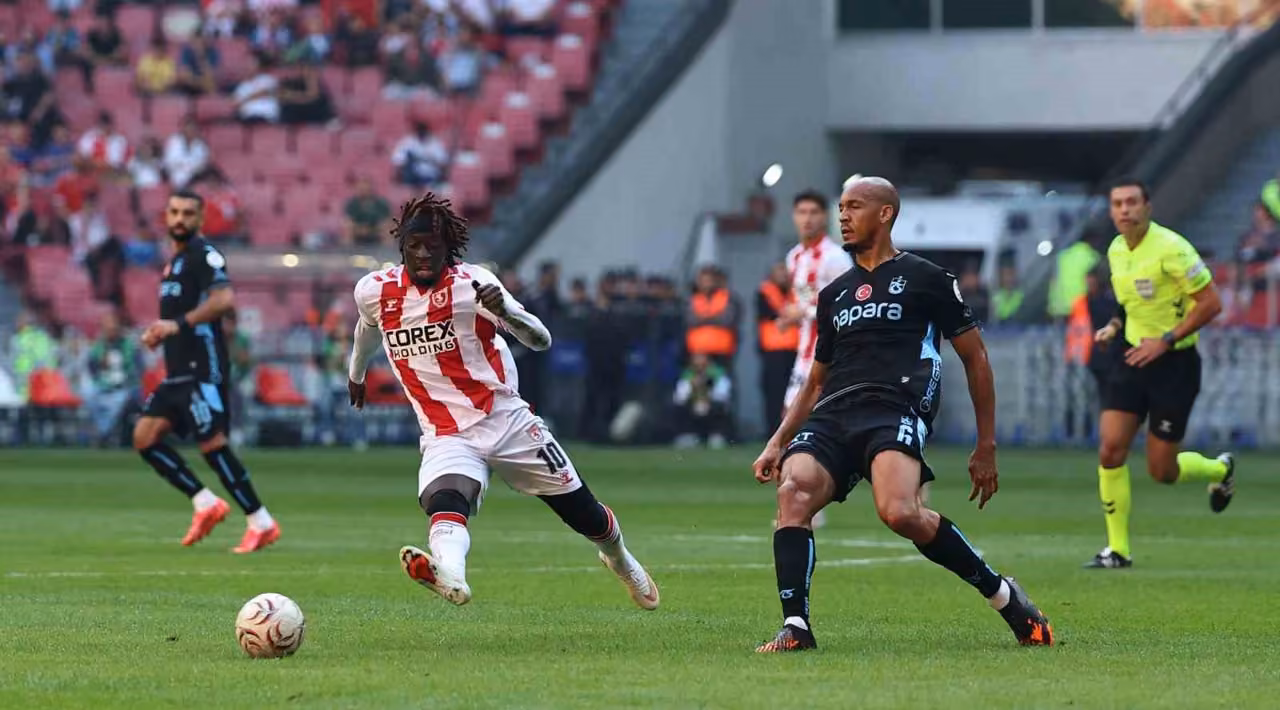 Trendyol Süper Lig: Samsunspor: 0 - Trabzonspor: 3 (İlk yarı)