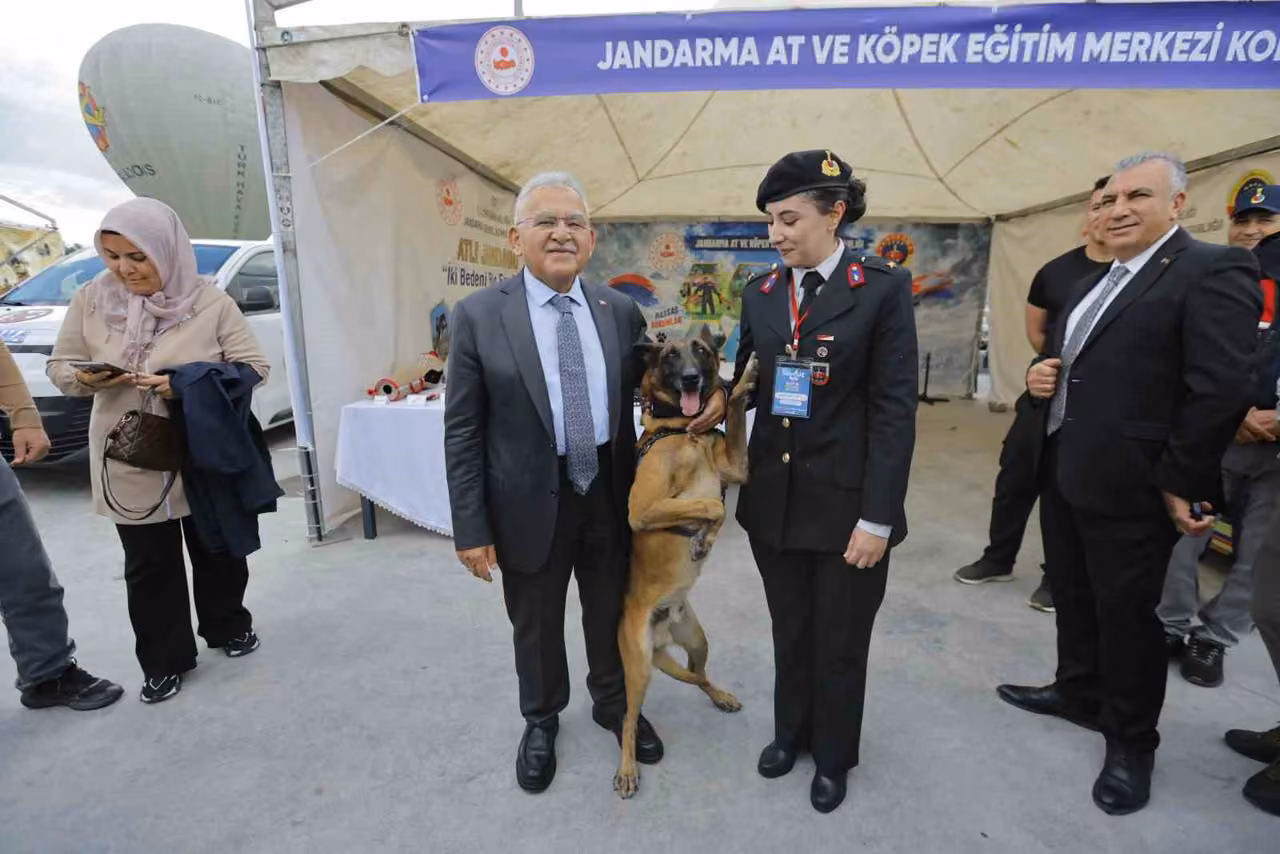 Bilim ve teknoloji şöleni başladı: Başkan Büyükkılıç, festivalde bilim tutkunları ile bir araya geldi