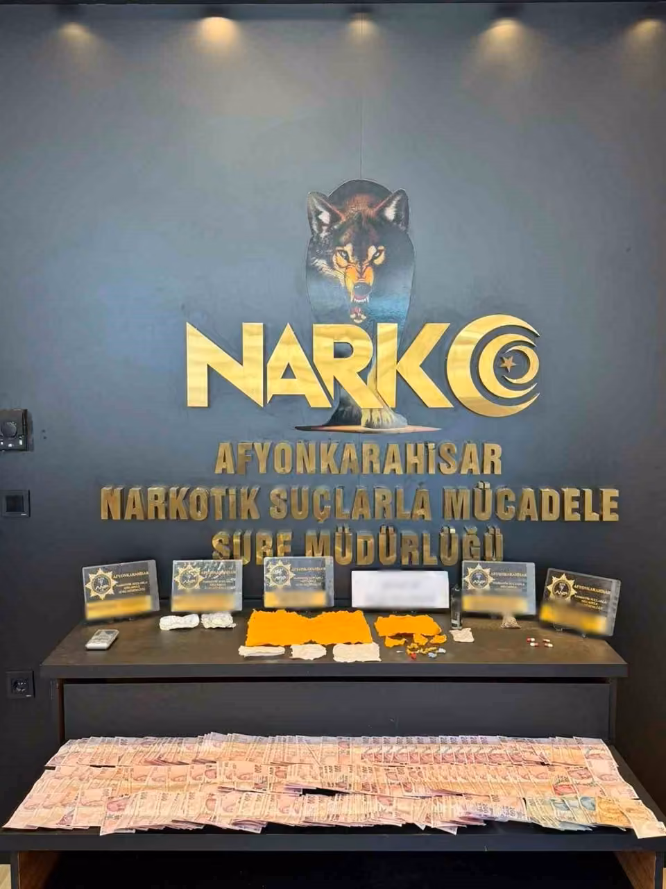 Yaklaşık 40 bin TL ve uyuşturucuyla yakalanan şahıs tutuklandı