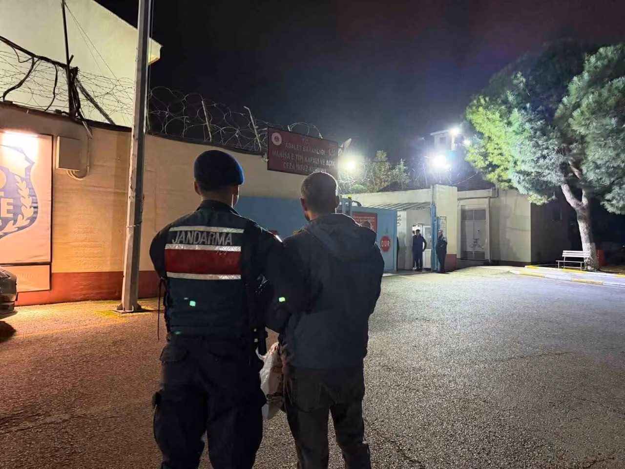 Manisa’da 21 yıl 4 ay hapis cezasıyla aranan şahıs JASAT’tan kaçamadı