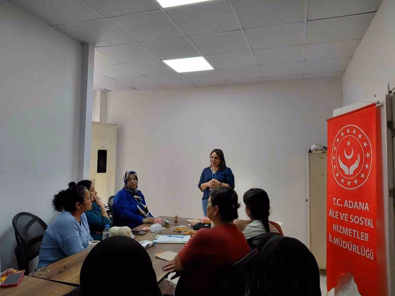 Adana’da ailelere bilinçli medya kullanımı eğitimi verildi
