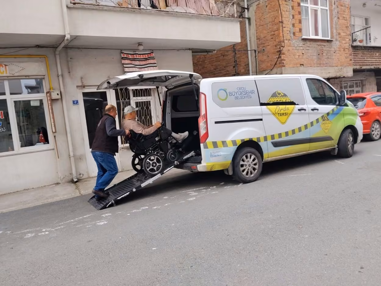 Ordu’da ‘engelsiz taksi’ özel bireylerin ulaşımını kolaylaştırıyor