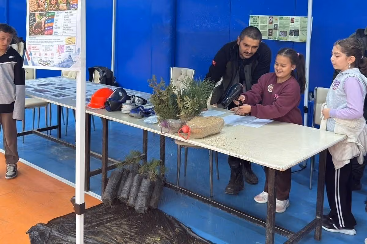 Emet’te Bilim Festivali’nde çocuklara erozyon eğitimi