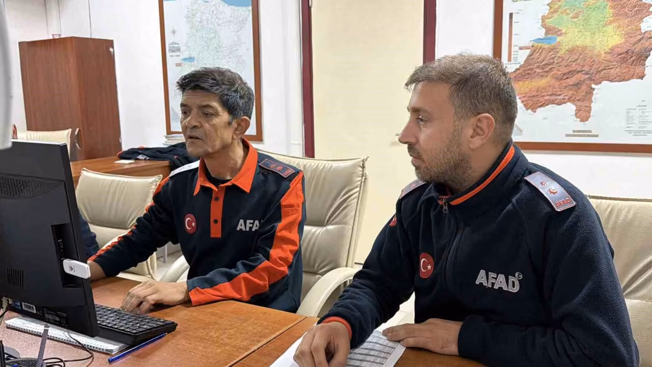Kurtarma operasyonunda ninni söyleyerek bebeği uyutan AFAD personeli o anları anlattı