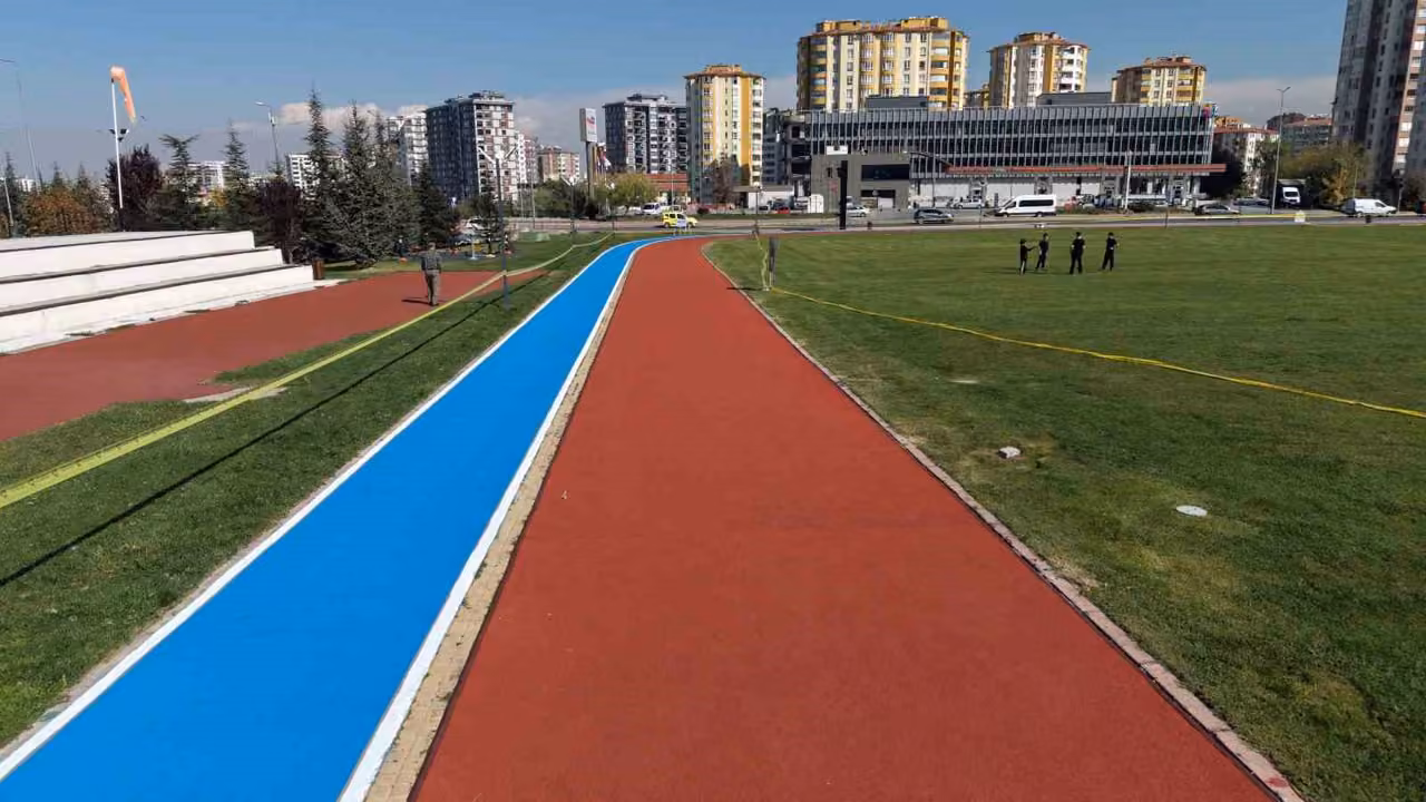 Talas Yamaç Paraşütü İniş Alanı’na göz kamaştıran tartan pist