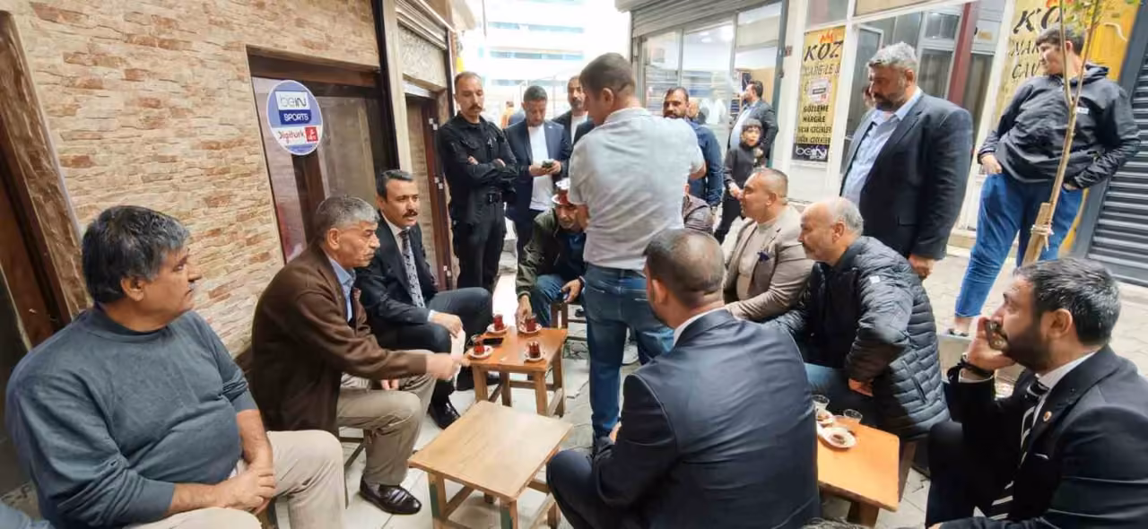 (Düzeltme) MHP Diyarbakır İl Başkanı Özcoşkun sokak sokak gezerek ’Terörsüz Türkiye’ sürecini anlatıyor