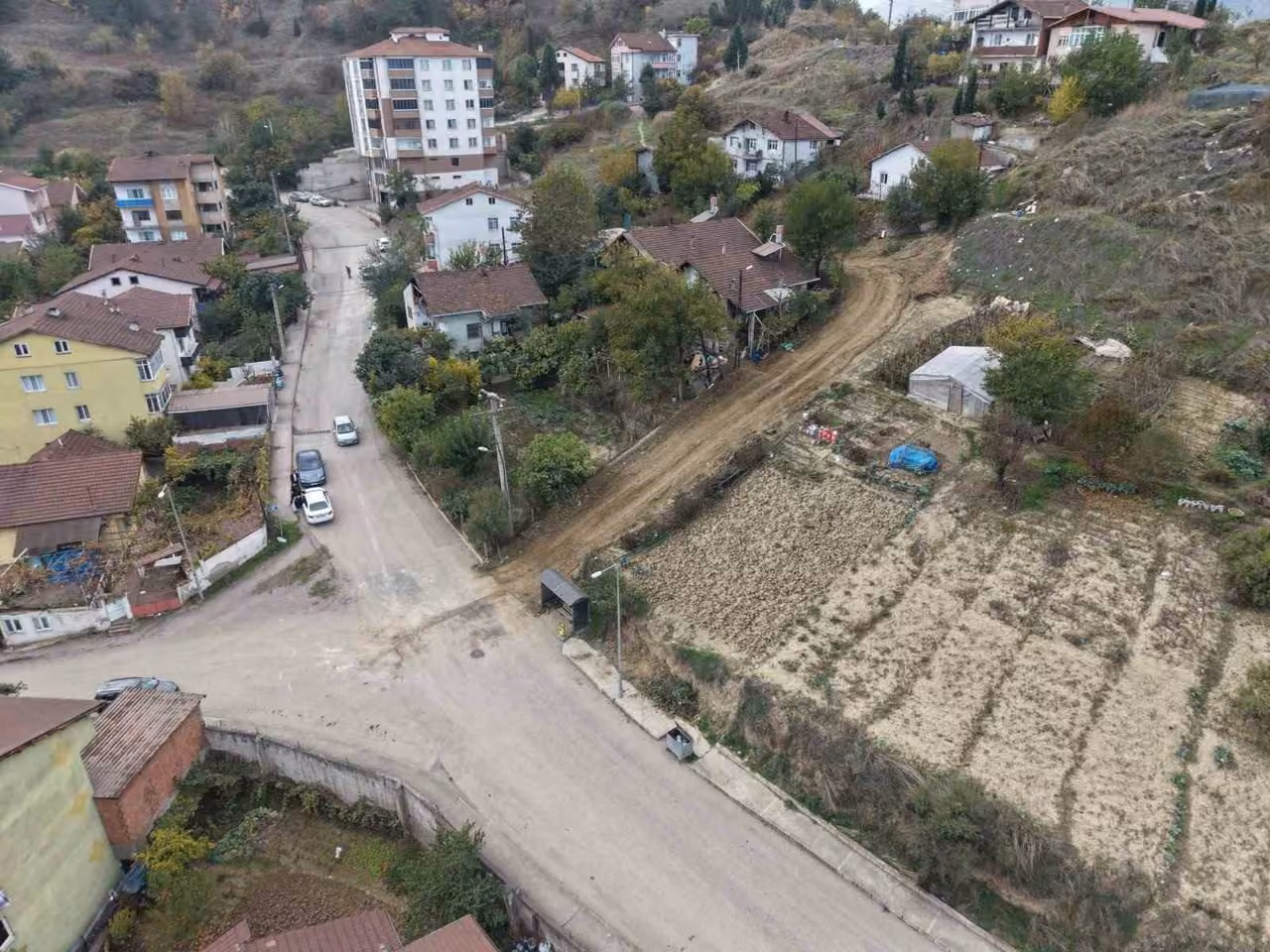 Çetinkaya’dan Aydınlıkevler’de 15 yıllık soruna çözüm