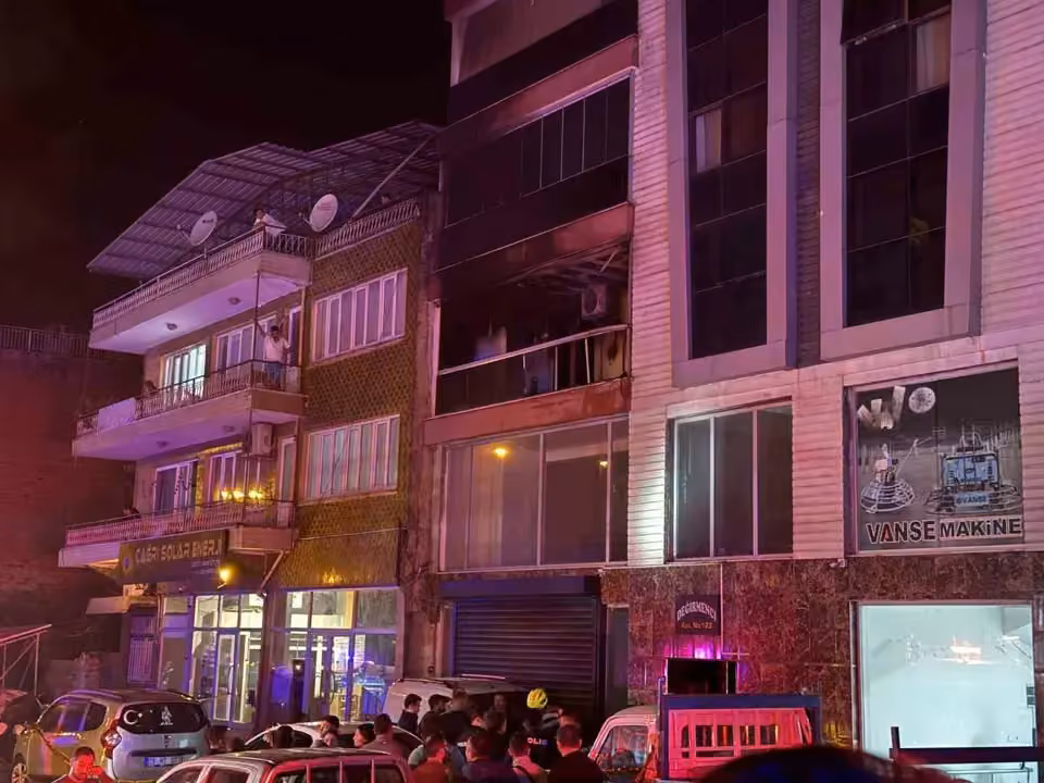 Yangına uykularında yakalandılar: 5 kişi dumandan etkilendi