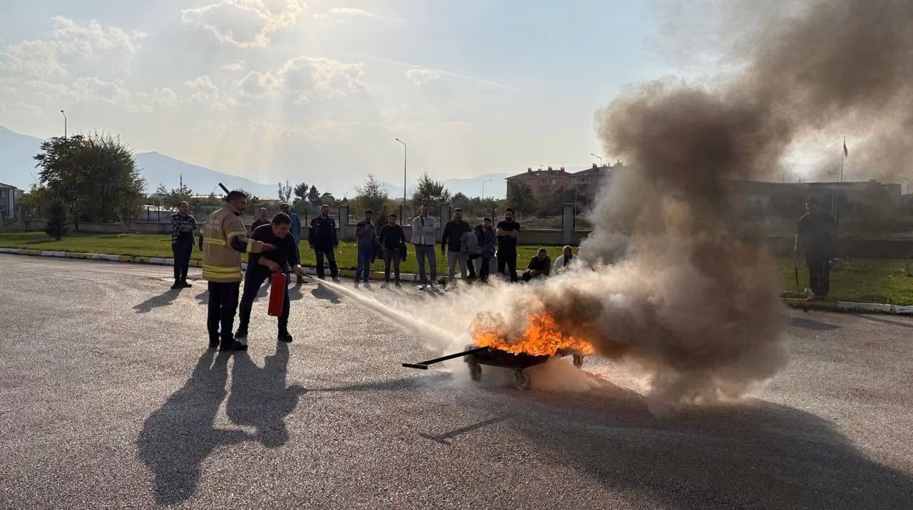 Erzincan’da demir yolu personeline yangın eğitimi verildi