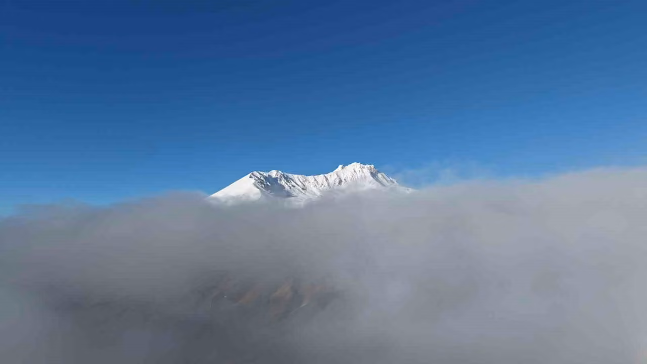 Erciyes’e kar yağdı, güzel görüntüler ortaya çıktı