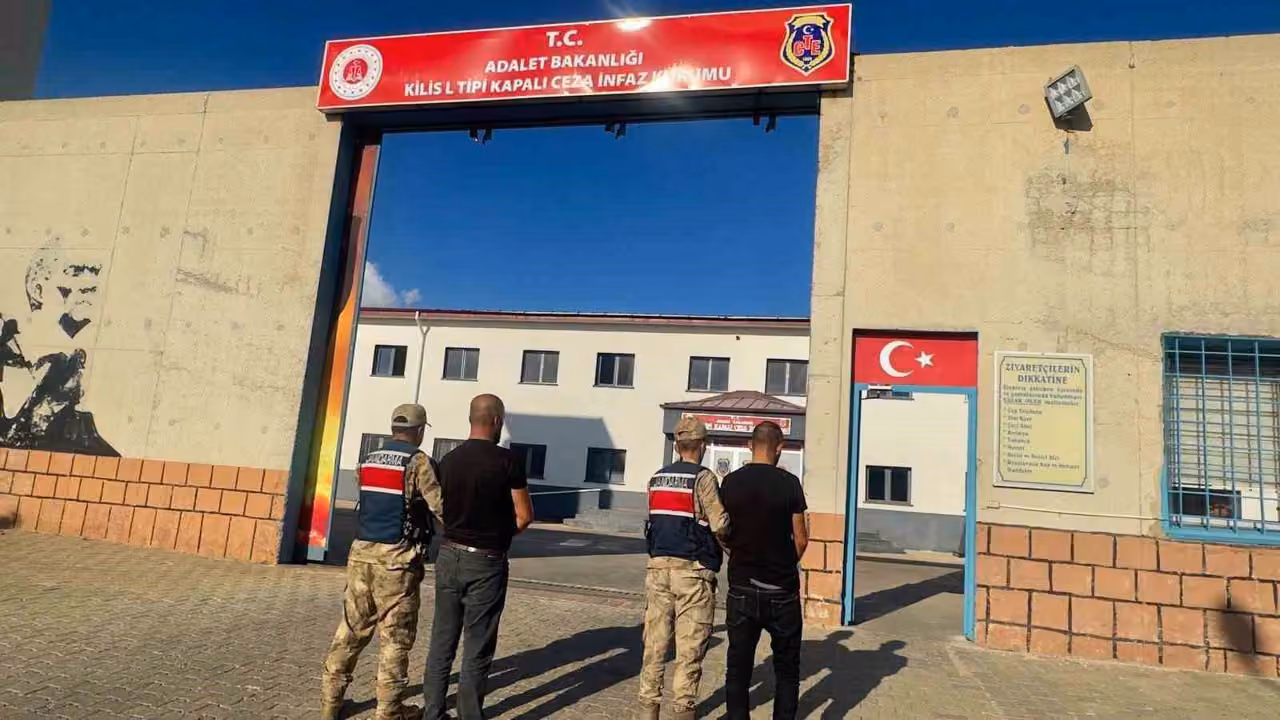 Kilis’te göçmen kaçakçılığı operasyonu: 2 tutuklama