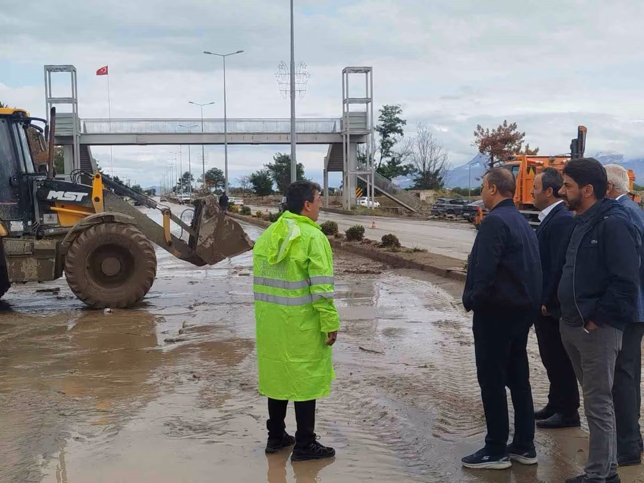 Başkan Nihat Doğan, "Sel afetinin ilk anından itibaren belediyemizin tüm imkanlarıyla sahadayız"