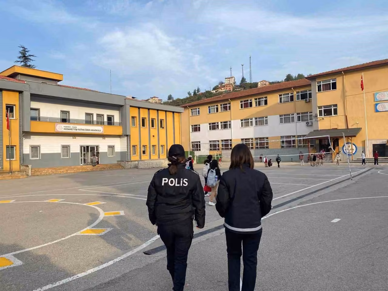 Karabük’te çocukların güvenliği için ekipler görev başında