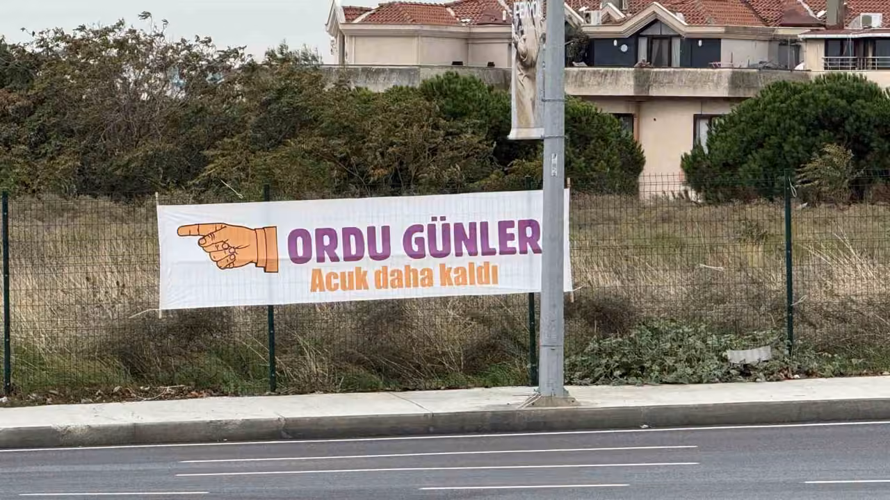 Ordu Tanıtım Günleri’nde ilginç pankartlar: "Acuk daha kaldı"