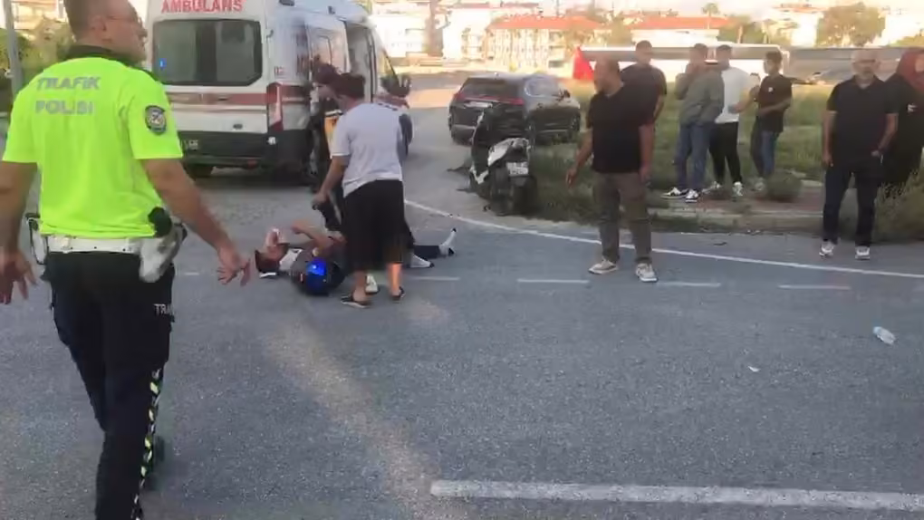 Manavgat’ta motosikletler çarpıştı: 3 yaralı