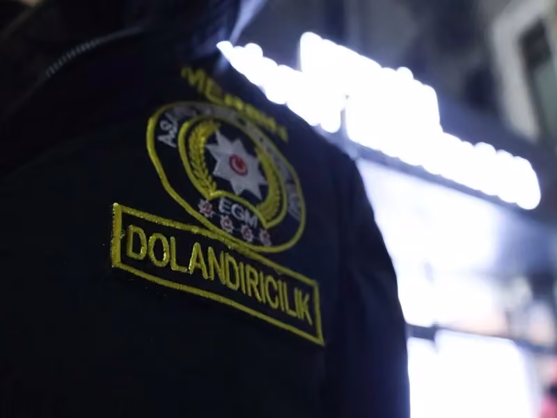 Korkutup 435 bin TL dolandırdılar: Gerçek polise yakalanan 4 şüpheli tutuklandı