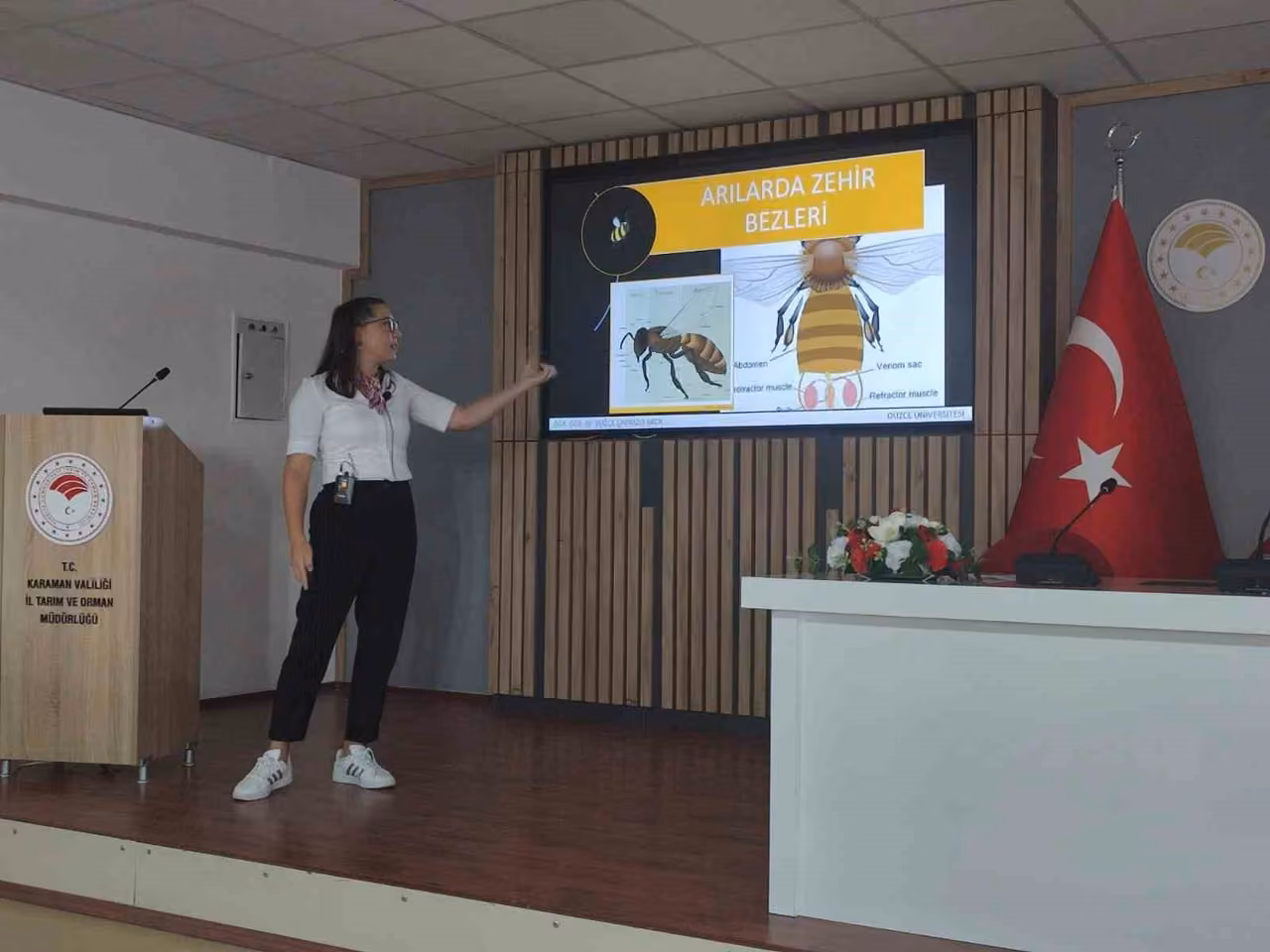 DAGEM’den Karamanlı arıcılara bal arısı zehri üretimi eğitimi