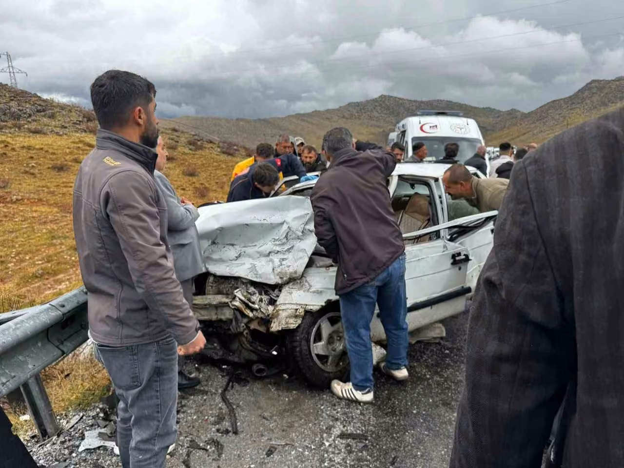 Bitlis’te otomobiller çarpıştı: 5 yaralı
