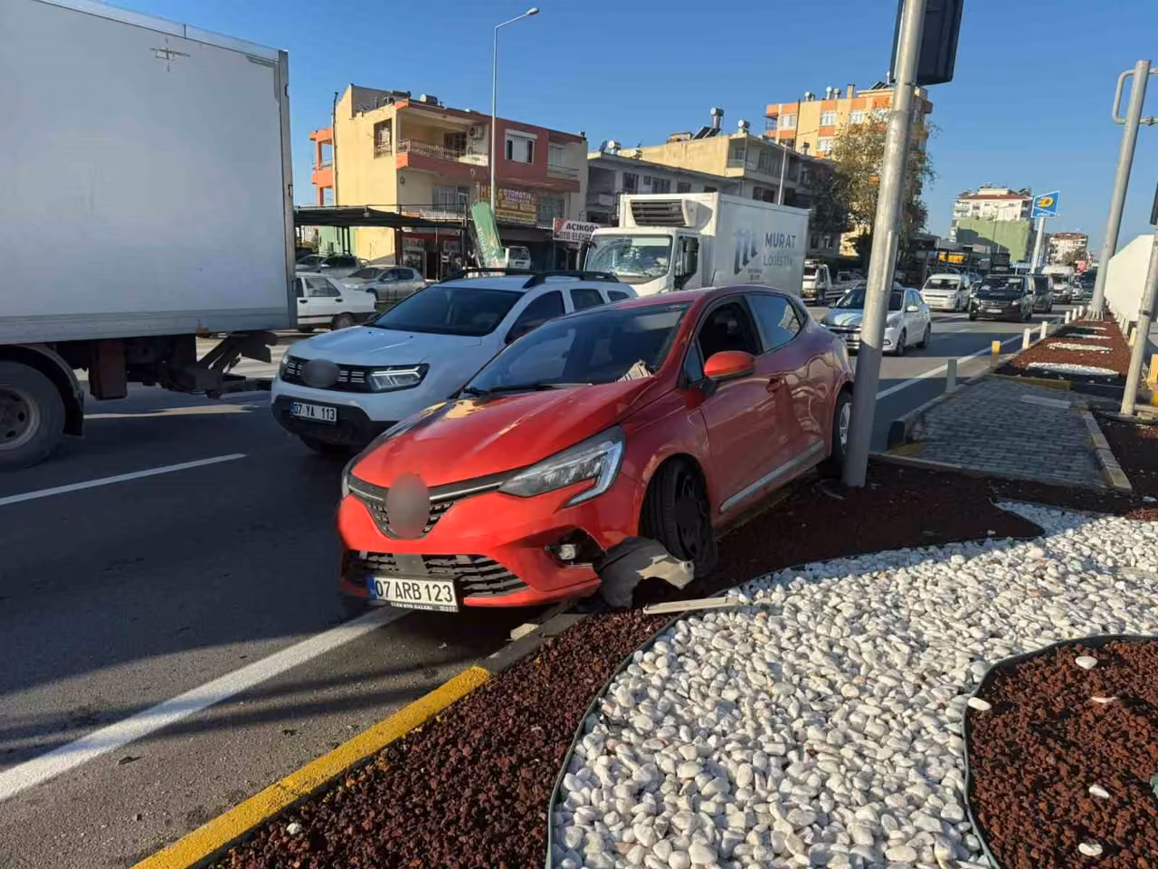 Serik’te iki otomobil çarpıştı: 1 yaralı