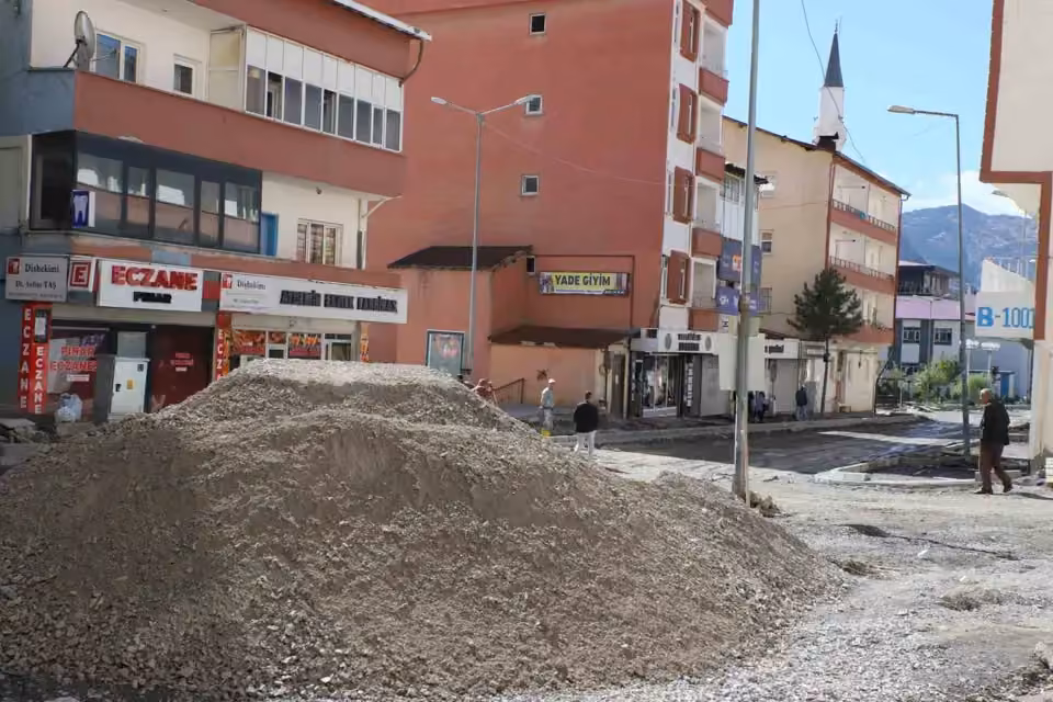 Hakkari’de KPSS Ön Lisans oturumu için ’gürültü’ önlemi: Çalışmalar ve inşaatlar durduruldu