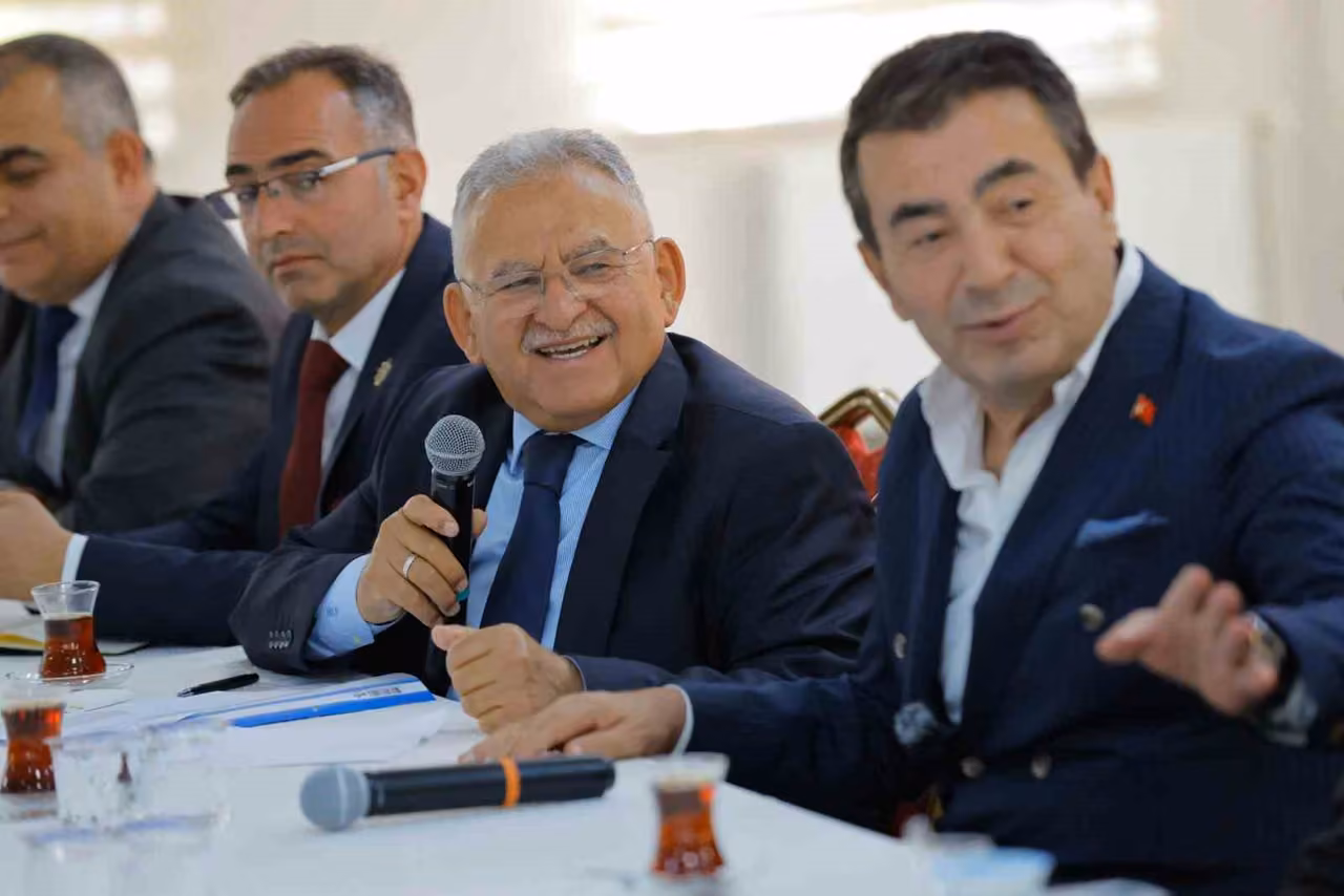 Başkan Büyükkılıç, Bünyan’da muhtarlarla istişare toplantısı yaptı