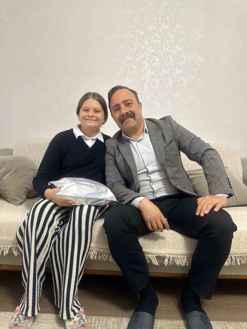 Şehit kızlarına Dünya Kız Çocukları Günü’nde anlamlı jest