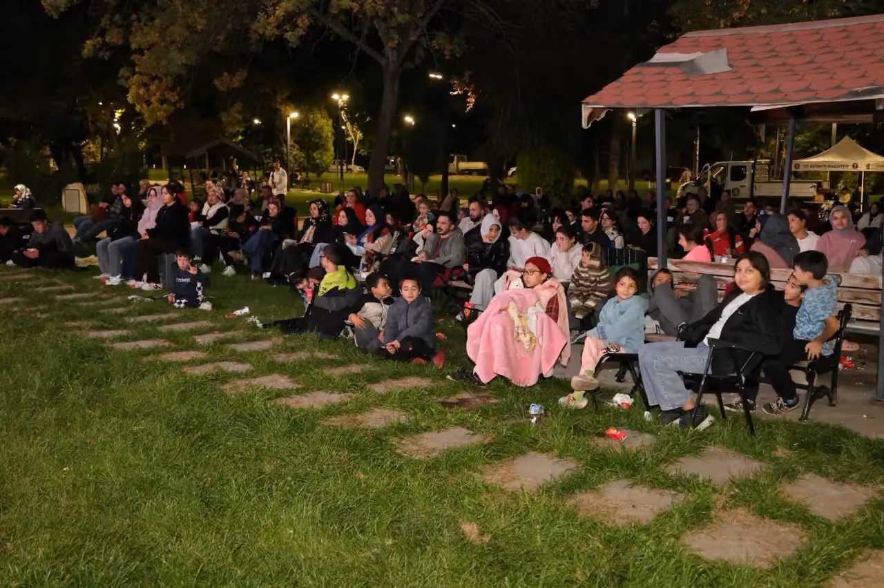 Kütahya’da açık hava sineması keyfi