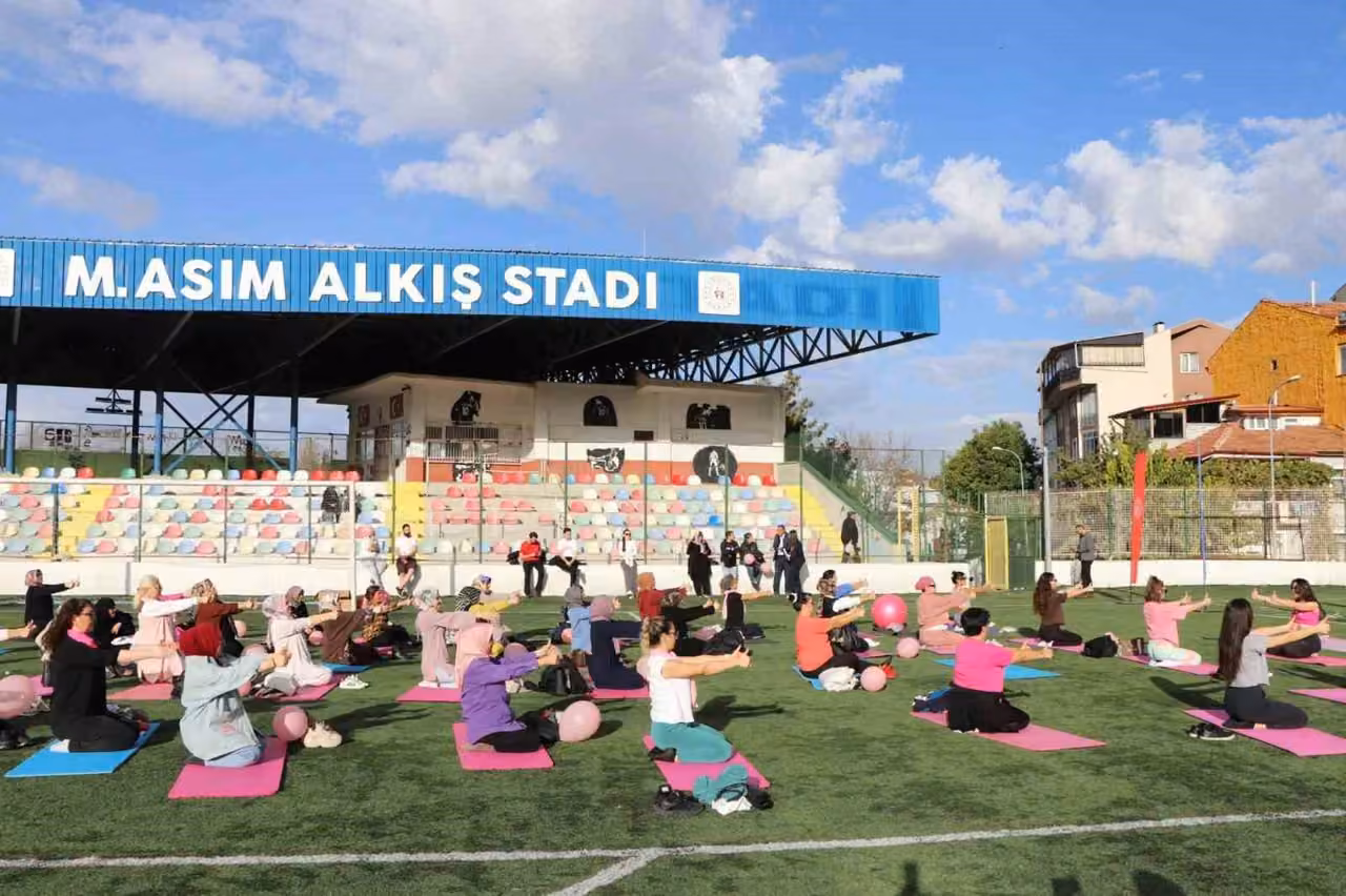 Kütahya’da "Pembe Pilates" etkinliğiyle meme kanserinde erken tanıya dikkat çekildi