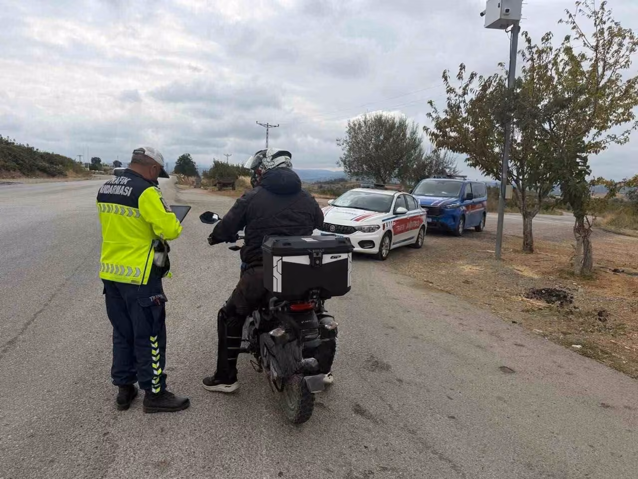 Kurallara uymayan iki sürücüye ceza