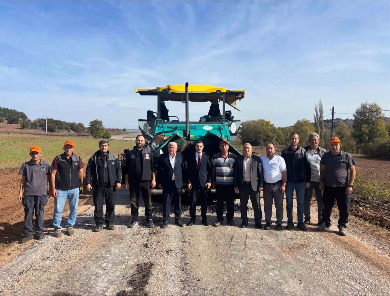 4 kilometrelik köy yolu sıcak asfalta kavuşuyor