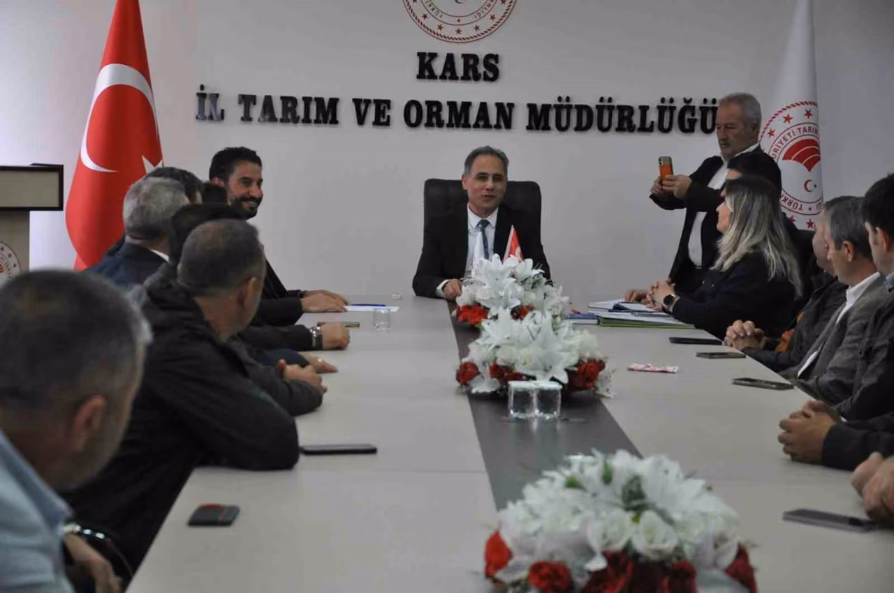 Kars’ta hayvancılıkta verimliliği artıracak adım: Suni tohumlama yetkisi birliğe devredildi