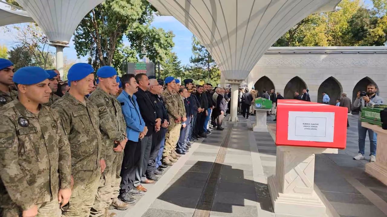 Kıbrıs gazisi son yolculuğuna uğurlandı