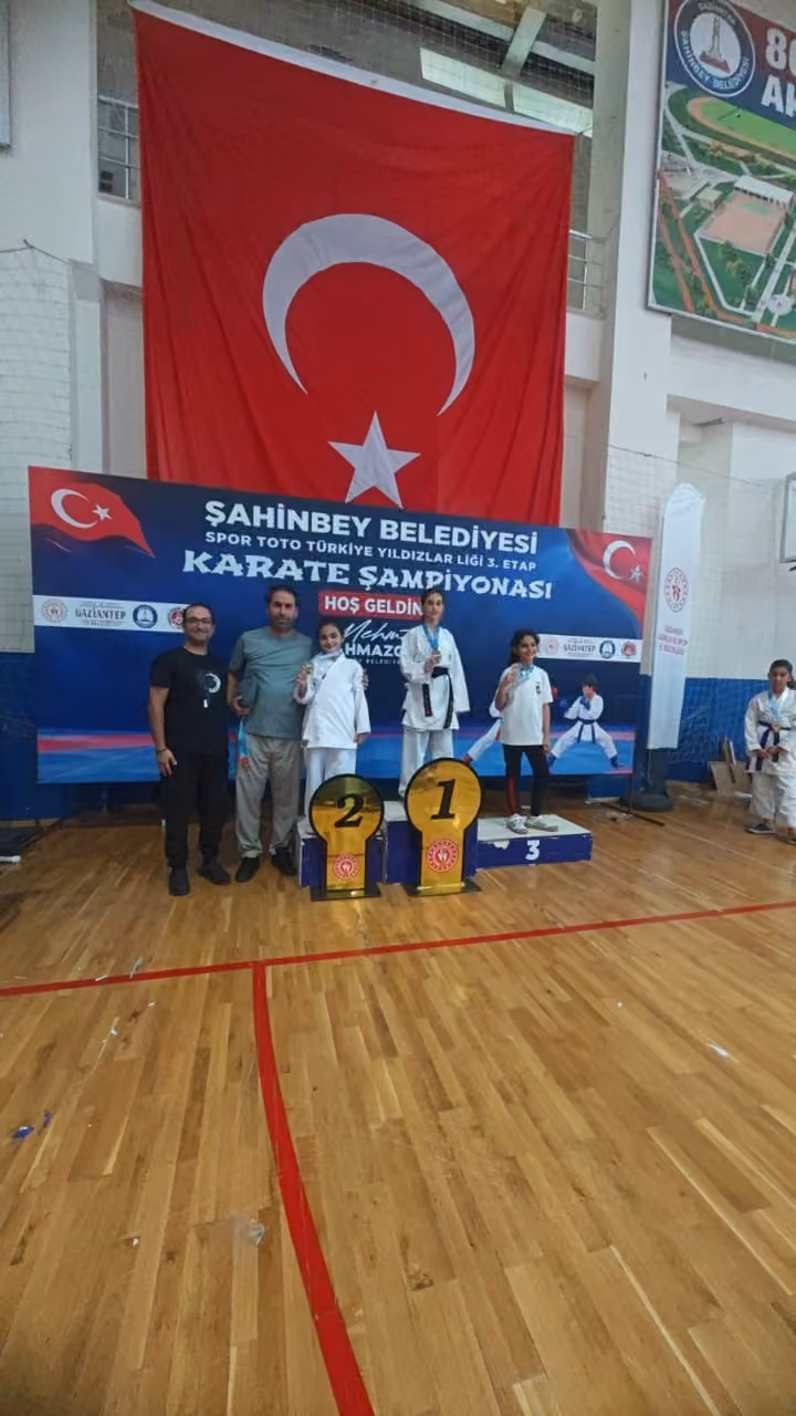 Elazığlı karatecilerden 6 madalya