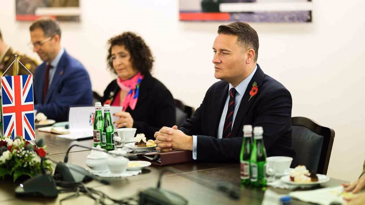 İngiltere Savunma Bakanı: "Birleşik Krallık vatandaşları NATO ve NATO üyesi devletlerin Rusya ile savaş halinde olabileceği senaryoya hazırlıklı olmalı"