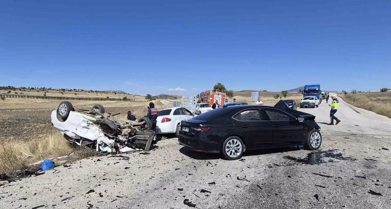 Burdur’daki 3 aracın karıştığı kazada ölü sayısı 2’ye yükseldi