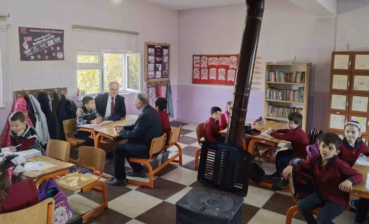 Aslanapa Kaymakamı Tosun, öğrencilerle bir araya geldi