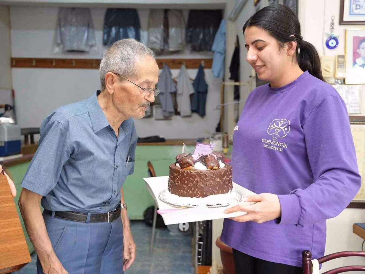 İğne iplikle geçen 67 yıla Başkan Zencirci’den vefa