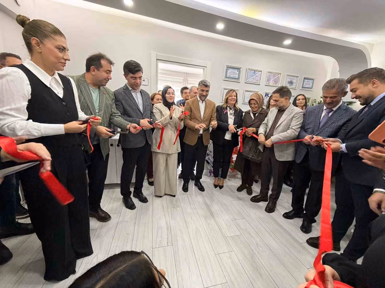 Erzurum protokolü Doç. Dr. Sertaç Zengil’in muayenehane açılışında buluştu