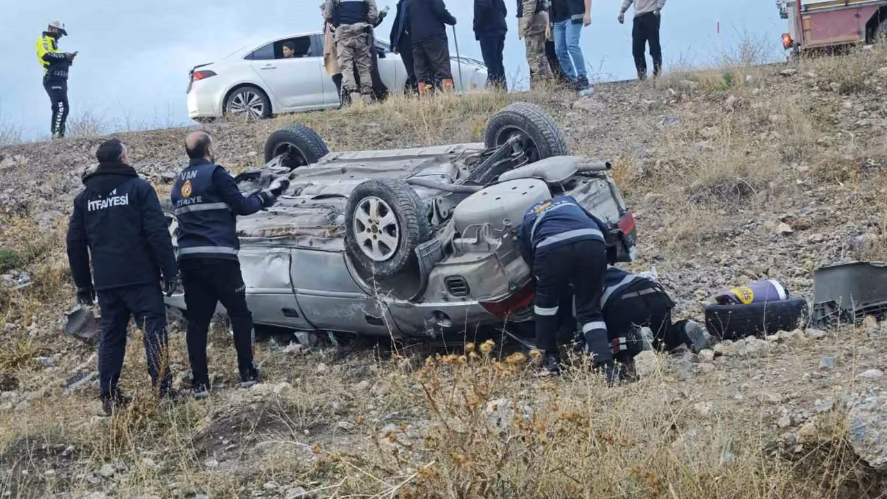 Van’da otomobil takla attı: 2 yaralı
