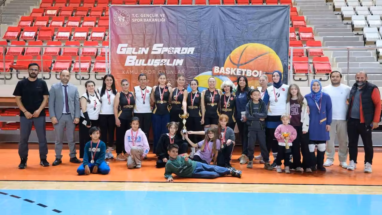 Erzincan’da kurumlar arası voleybol turnuvası sona erdi
