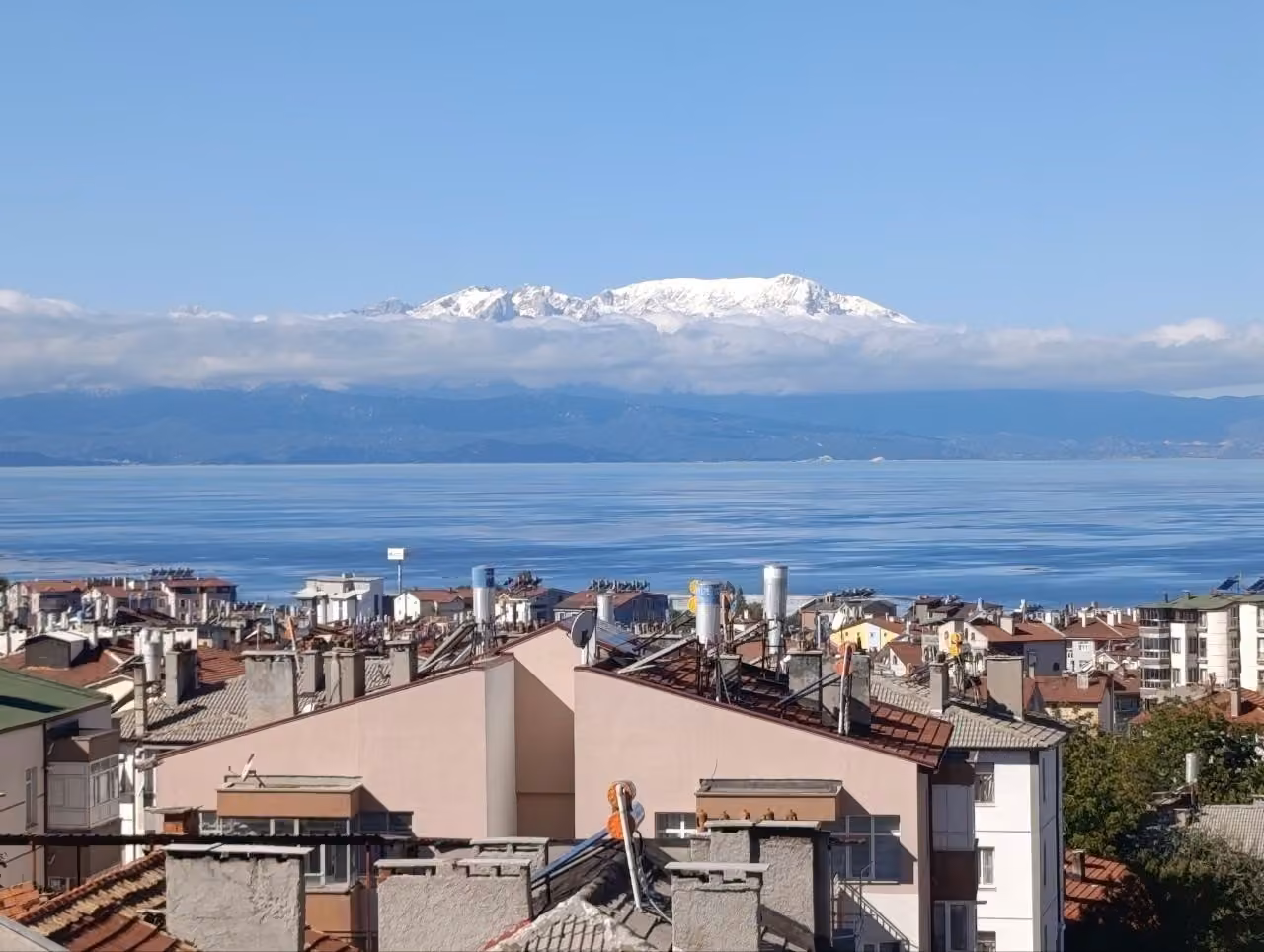 Anamas Dağı beyaz gelinliğini giydi