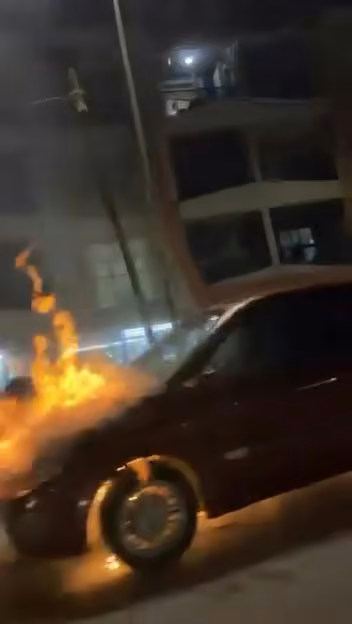 Kocaeli’de iki ayrı araç yangını: Otomobil ve tır dorsesi alev aldı